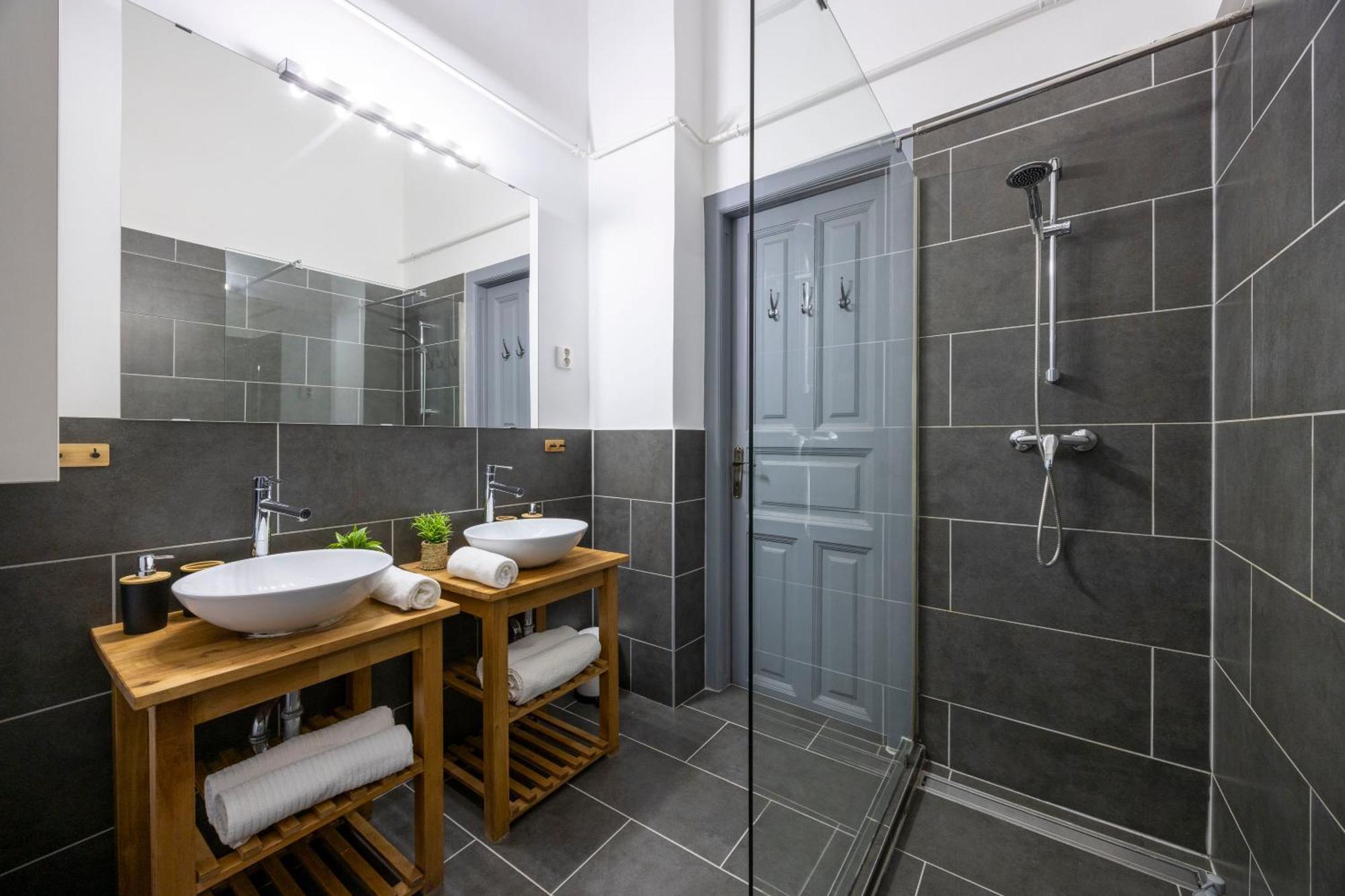Charming & Cozy Stylish Apartment In The Heart Of בודפשט מראה חיצוני תמונה